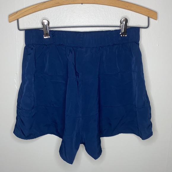 🐆Navy blue H&M flowy shorts! - Picture 6 of 6